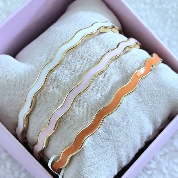 House🏠 of Harlow 1960 Set of Three3️⃣, Thin, Wavy🌊, Enamel, Bangle Bracelets - Picture 12 of 15